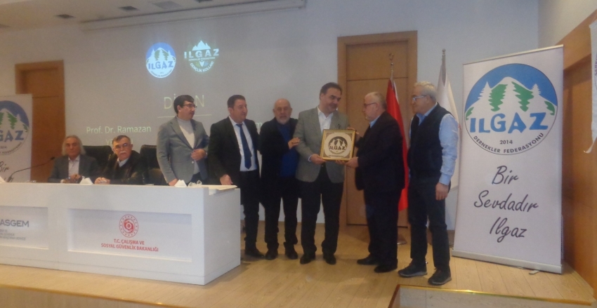 Lisans öğrencilerine burs verme programının bu yıl 10.yılını öğrenci buluşması ile kutlamanın onur ve gururunu yaşıyoruz…